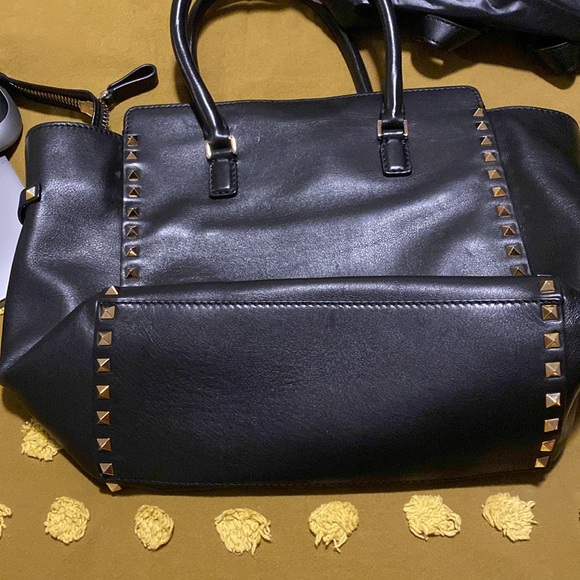 Authentic Valentino Rockstud tote - Picture 7 of 7